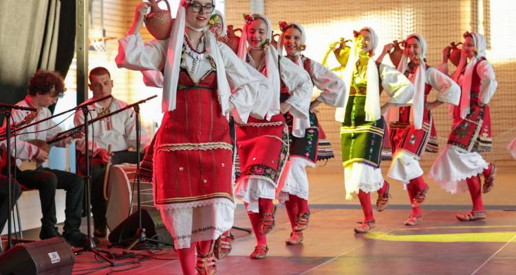 PJESMOM I PLESOM KROZ HRVATSKU I MAKEDONIJU